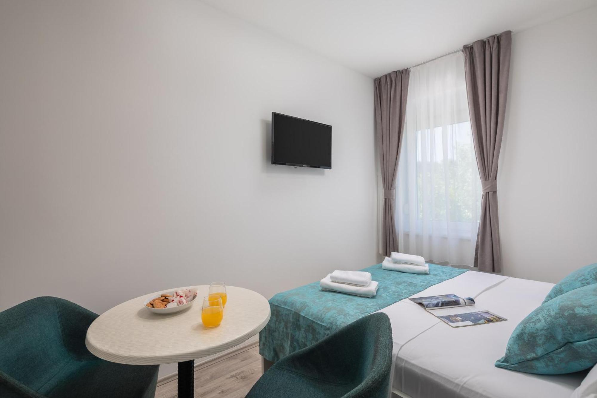 Beachfront Apartments Providenca With Free Parking Makarska Exteriör bild
