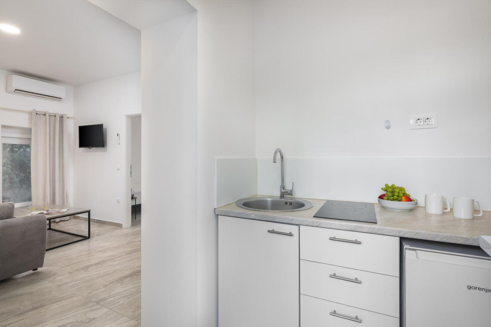 Beachfront Apartments Providenca With Free Parking Makarska Rum bild